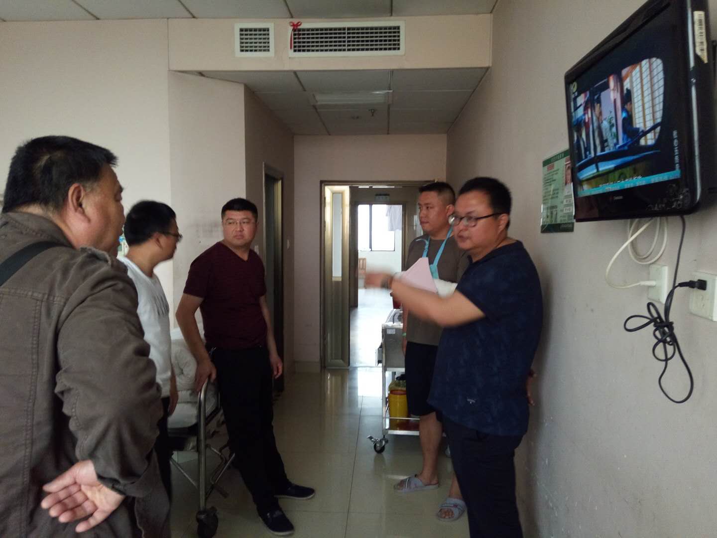 1584587799821028.jpg 2019年4月9日工会看望受伤职工1.jpg